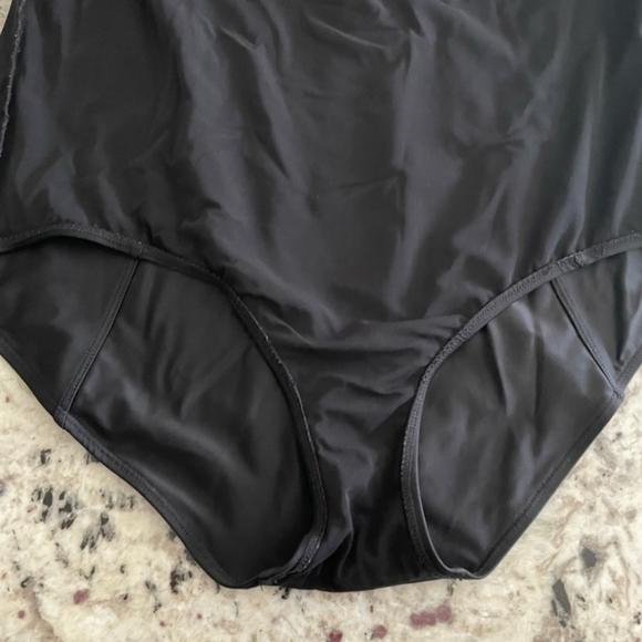 Torrid Black Mesh Inset Keyhole Back Wireless One-Piece Swimsuit 2X - Picture 11 of 16